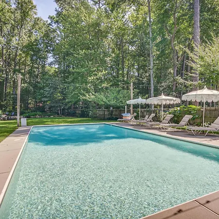 Virginia Beach Apt With Pool And Fire Pit Access!